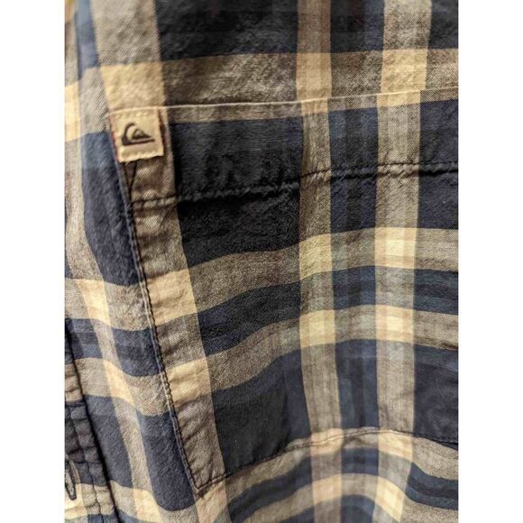 Quiksilver Men's M long sleeve button front shirt - Picture 3 of 5